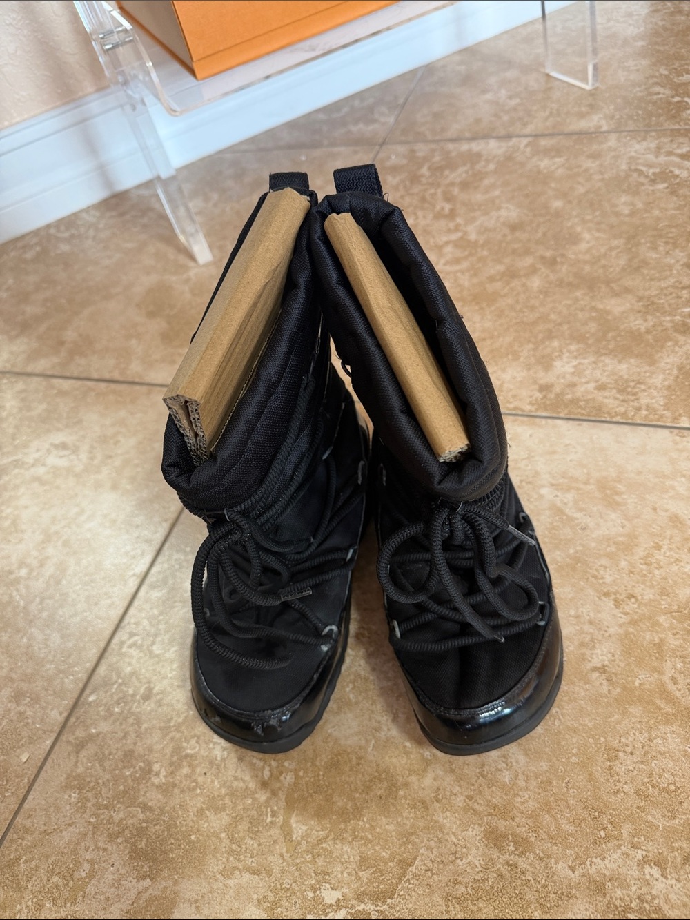 Waterproof Moon Boots - Sleek All-Weather Style